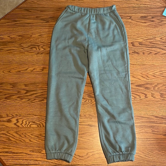 Zara Pants - NEW WITH TAGS Size Small Green Zara Sweatpants